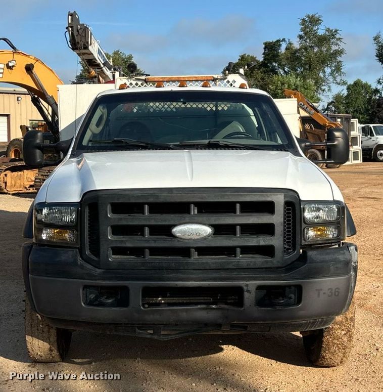 image for item EN5580 2006 Ford F450 Super Duty utility / service truck