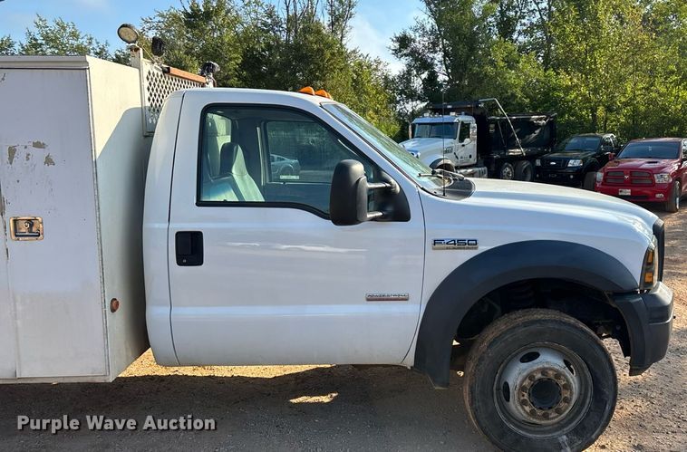 image for item EN5580 2006 Ford F450 Super Duty utility / service truck