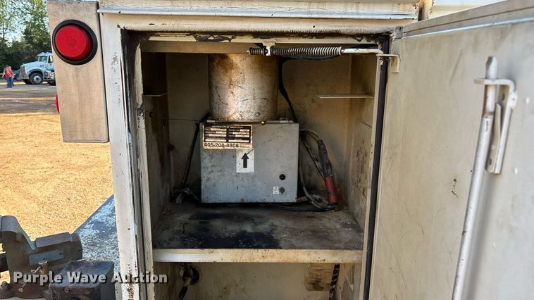 image for item EN5580 2006 Ford F450 Super Duty utility / service truck