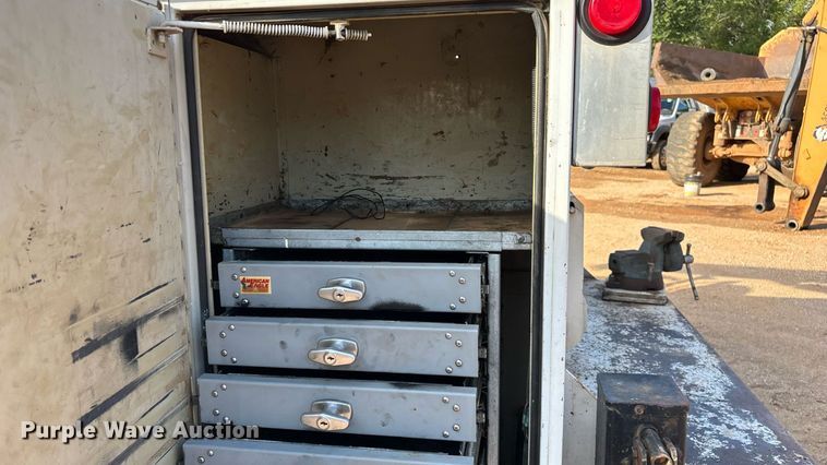 image for item EN5580 2006 Ford F450 Super Duty utility / service truck