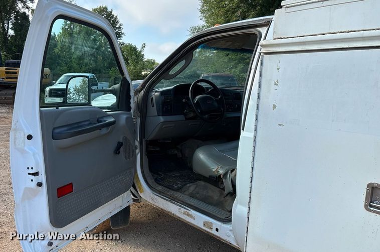 image for item EN5580 2006 Ford F450 Super Duty utility / service truck