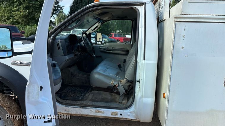 image for item EN5580 2006 Ford F450 Super Duty utility / service truck