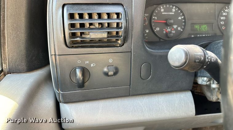 image for item EN5580 2006 Ford F450 Super Duty utility / service truck