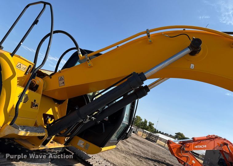 image for item EP0533 JCB JS220LC excavator