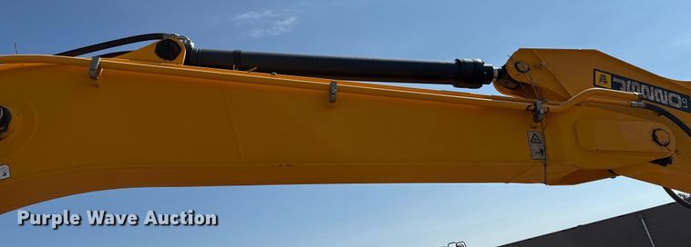 image for item EP0533 JCB JS220LC excavator