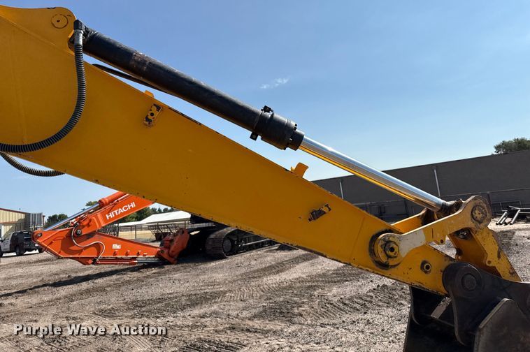 image for item EP0533 JCB JS220LC excavator