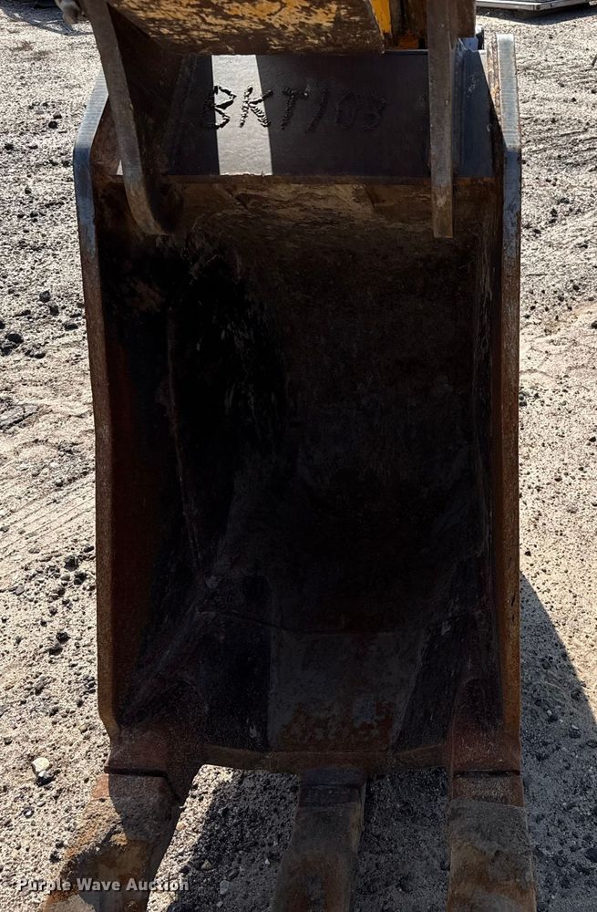 image for item EP0533 JCB JS220LC excavator