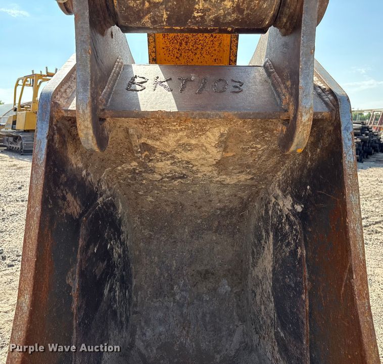 image for item EP0533 JCB JS220LC excavator