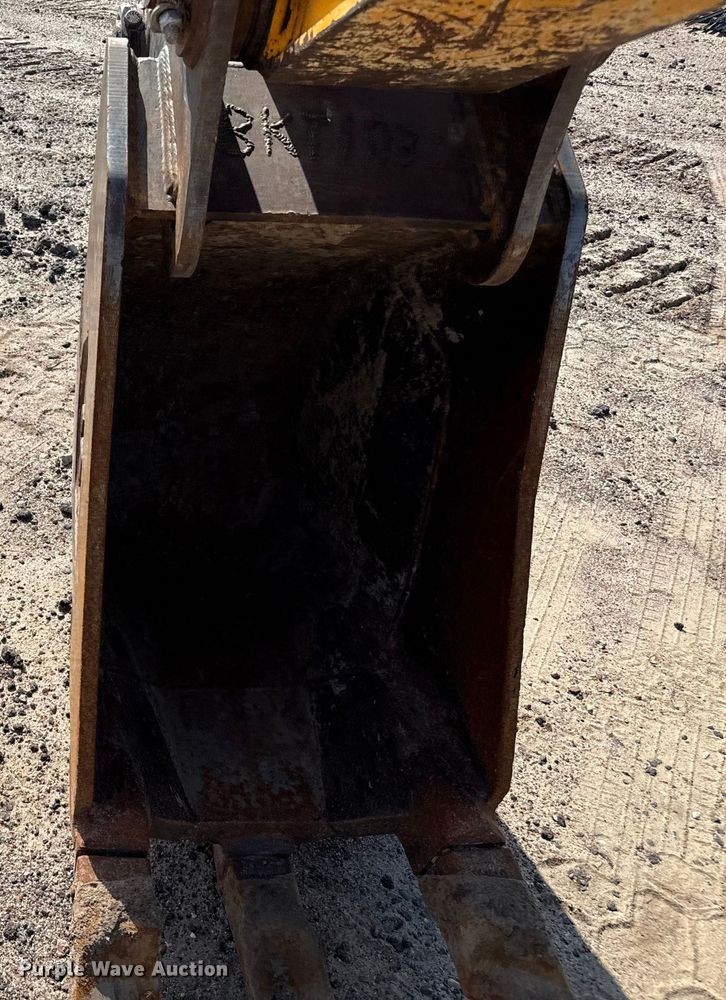 image for item EP0533 JCB JS220LC excavator