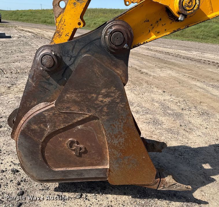 image for item EP0533 JCB JS220LC excavator