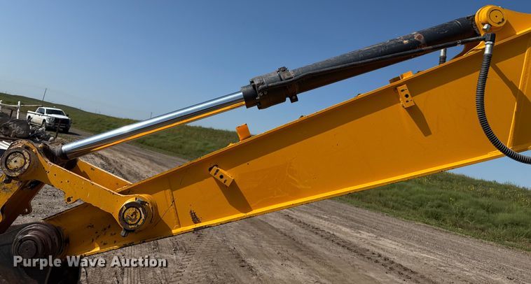 image for item EP0533 JCB JS220LC excavator