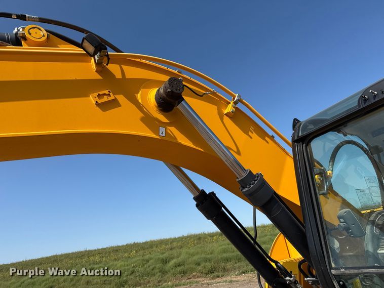 image for item EP0533 JCB JS220LC excavator