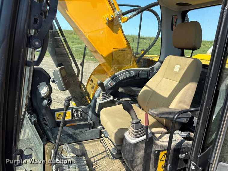 image for item EP0533 JCB JS220LC excavator