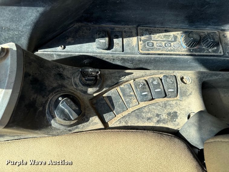 image for item EP0533 JCB JS220LC excavator