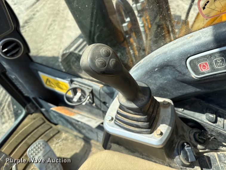 image for item EP0533 JCB JS220LC excavator