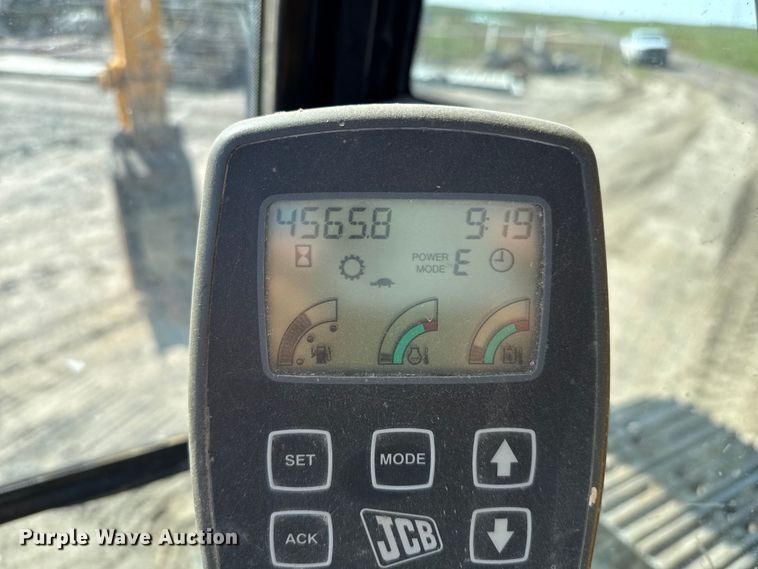 image for item EP0533 JCB JS220LC excavator