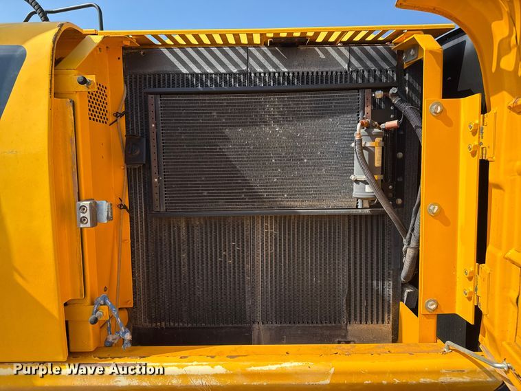 image for item EP0533 JCB JS220LC excavator