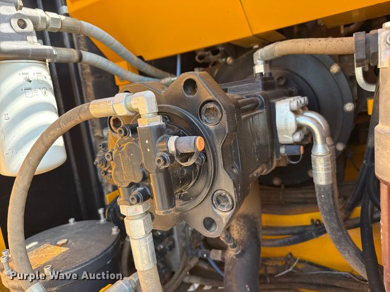 image for item EP0533 JCB JS220LC excavator