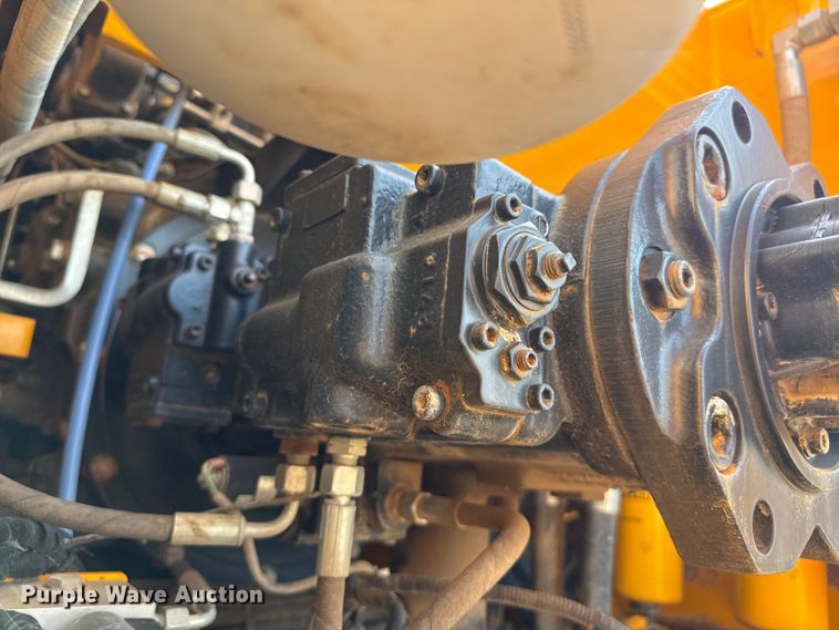 image for item EP0533 JCB JS220LC excavator