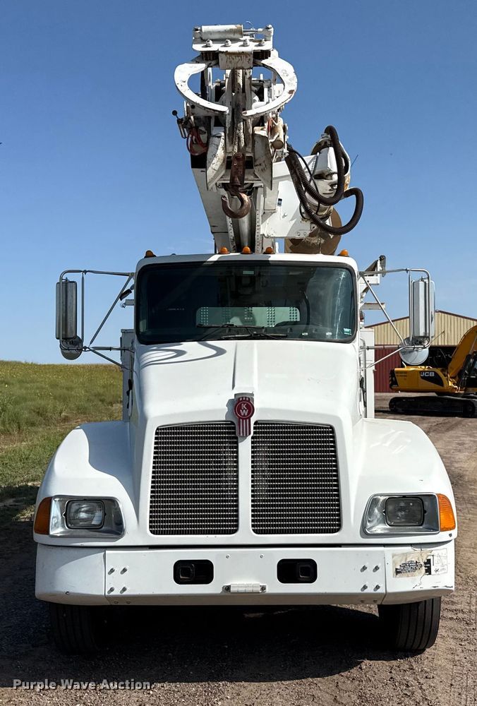 image for item EP0534 2003 Kenworth T300 digger derrick truck