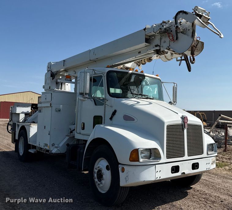 image for item EP0534 2003 Kenworth T300 digger derrick truck