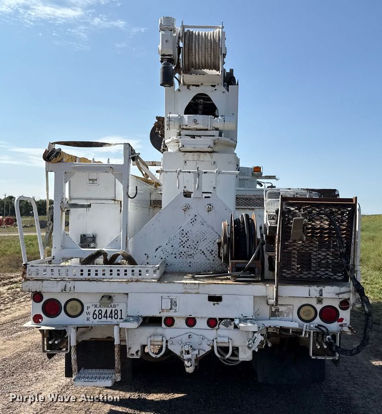 image for item EP0534 2003 Kenworth T300 digger derrick truck