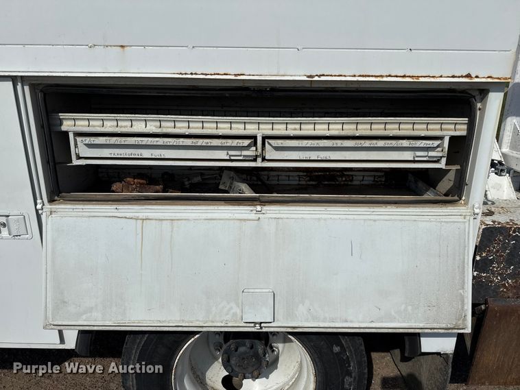 image for item EP0534 2003 Kenworth T300 digger derrick truck