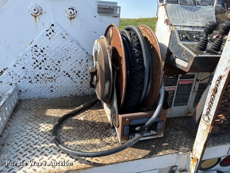 image for item EP0534 2003 Kenworth T300 digger derrick truck