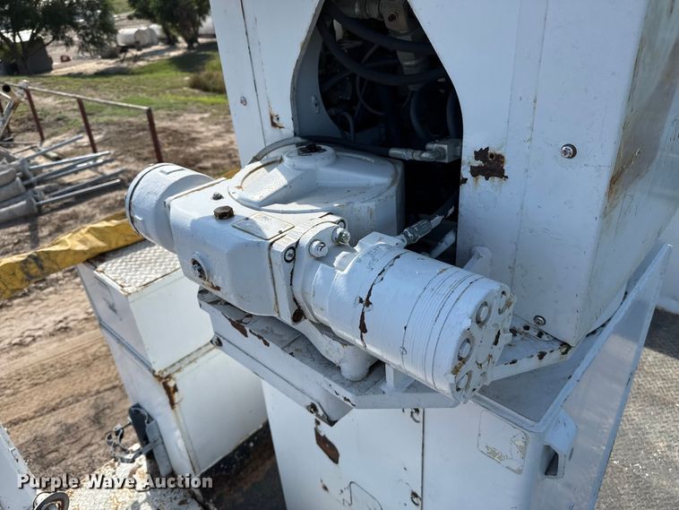 image for item EP0534 2003 Kenworth T300 digger derrick truck