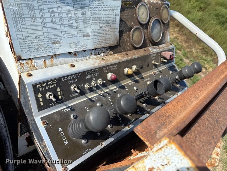 image for item EP0534 2003 Kenworth T300 digger derrick truck