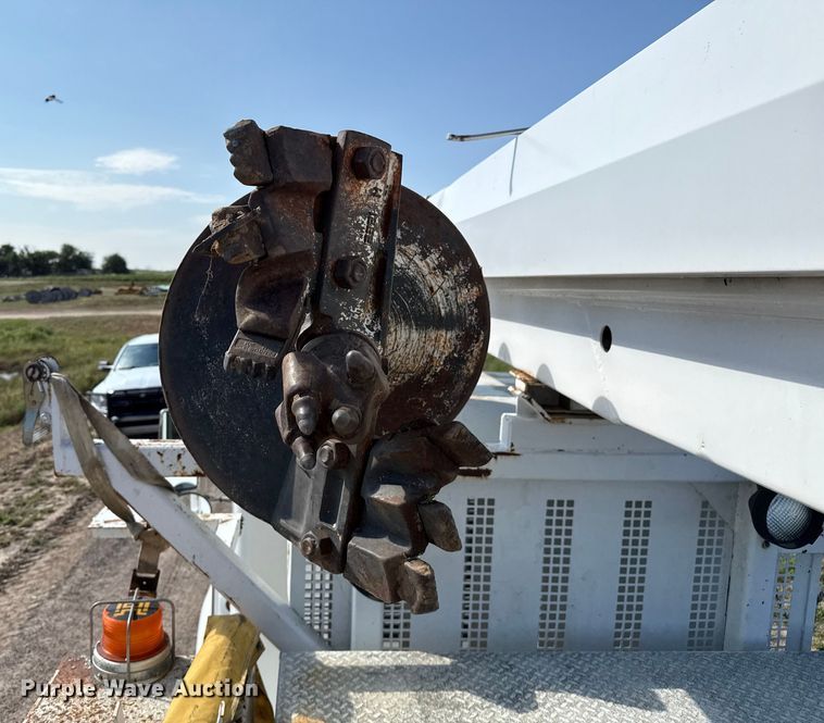 image for item EP0534 2003 Kenworth T300 digger derrick truck