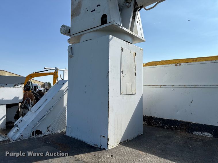 image for item EP0534 2003 Kenworth T300 digger derrick truck