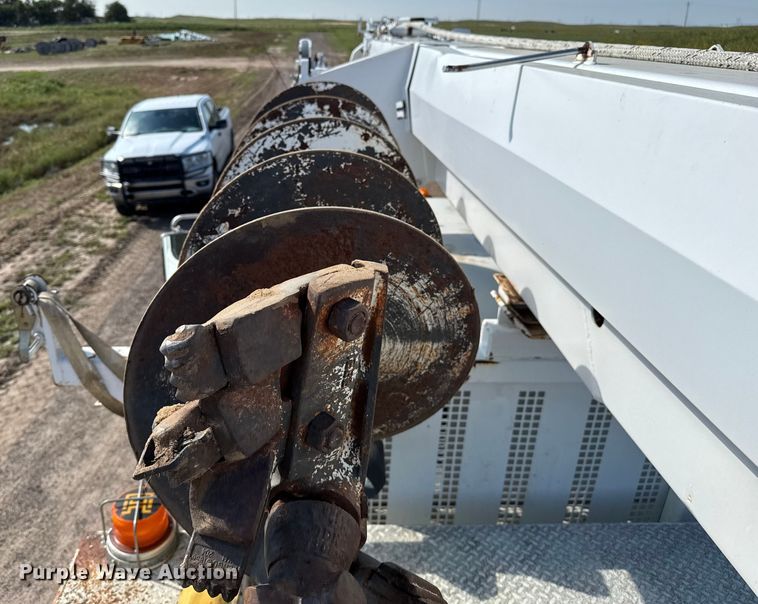 image for item EP0534 2003 Kenworth T300 digger derrick truck