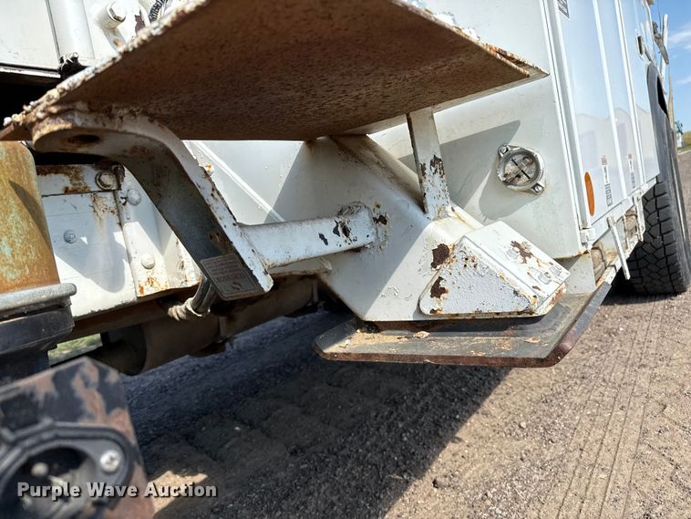 image for item EP0534 2003 Kenworth T300 digger derrick truck