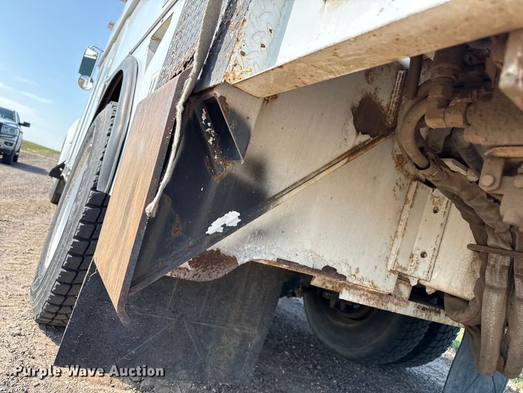 image for item EP0534 2003 Kenworth T300 digger derrick truck