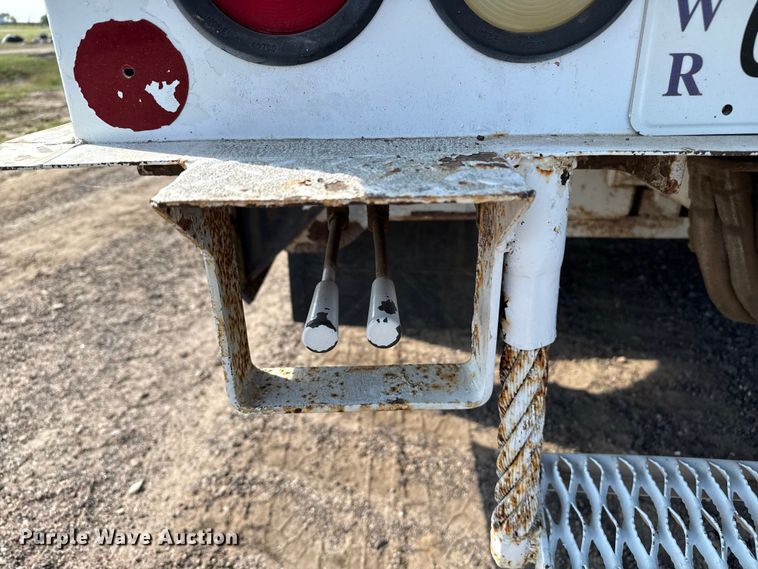 image for item EP0534 2003 Kenworth T300 digger derrick truck