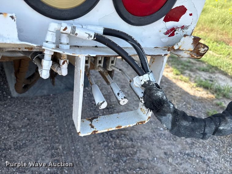 image for item EP0534 2003 Kenworth T300 digger derrick truck