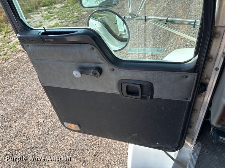 image for item EP0534 2003 Kenworth T300 digger derrick truck