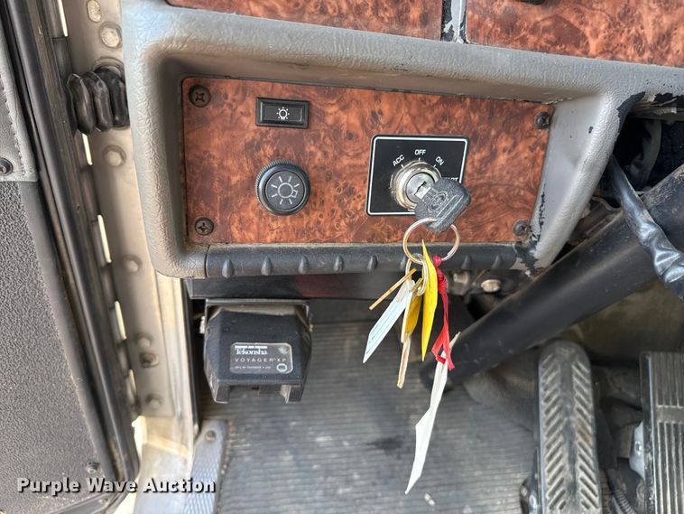 image for item EP0534 2003 Kenworth T300 digger derrick truck