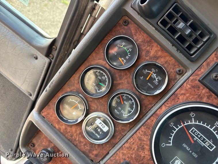 image for item EP0534 2003 Kenworth T300 digger derrick truck