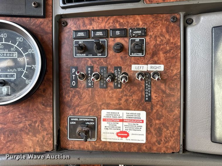 image for item EP0534 2003 Kenworth T300 digger derrick truck