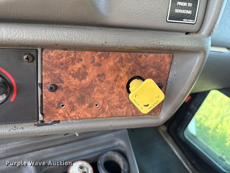 image for item EP0534 2003 Kenworth T300 digger derrick truck