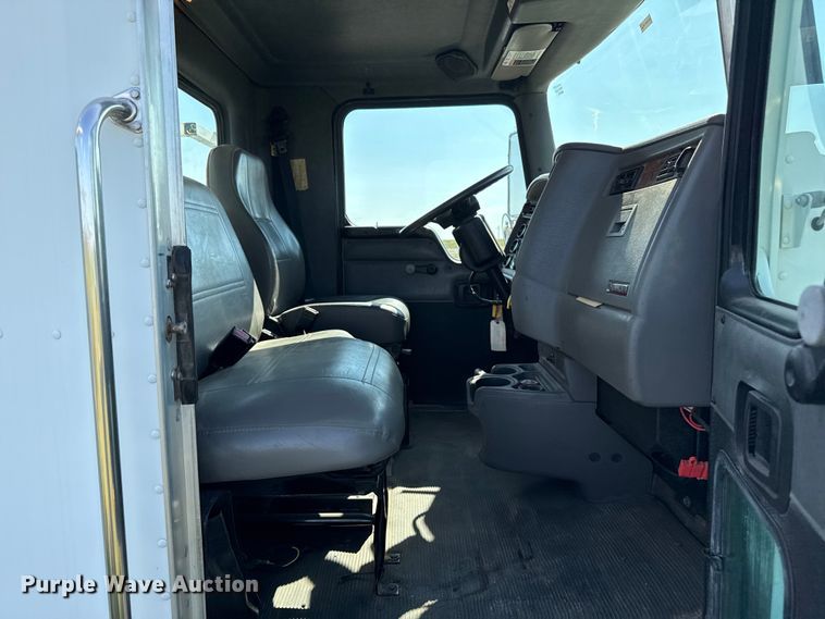 image for item EP0534 2003 Kenworth T300 digger derrick truck