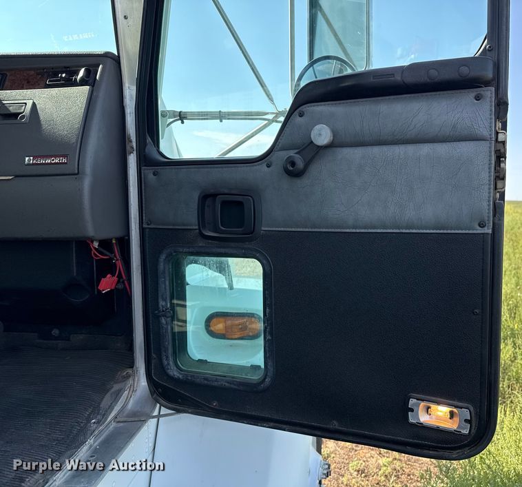 image for item EP0534 2003 Kenworth T300 digger derrick truck