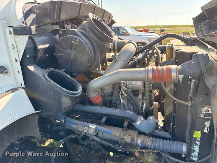 image for item EP0534 2003 Kenworth T300 digger derrick truck