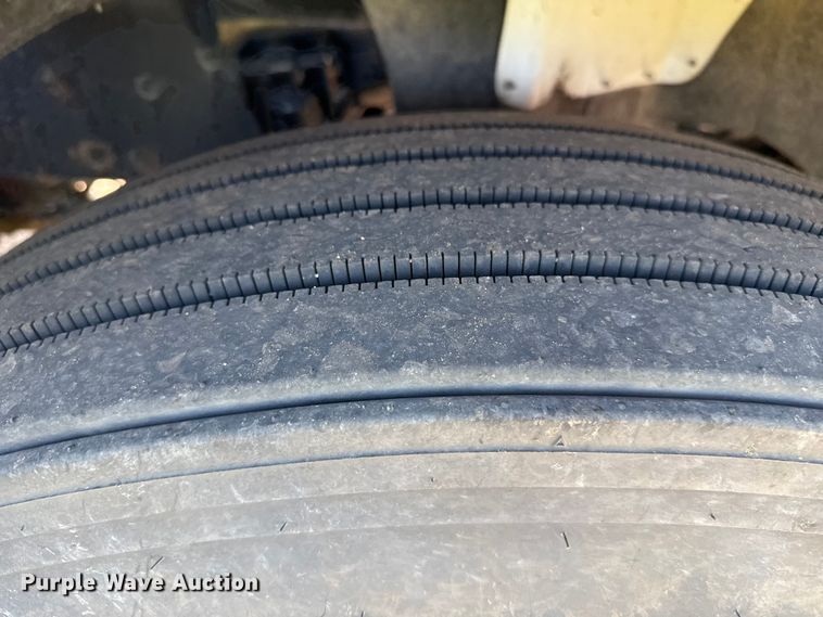 image for item EP0534 2003 Kenworth T300 digger derrick truck