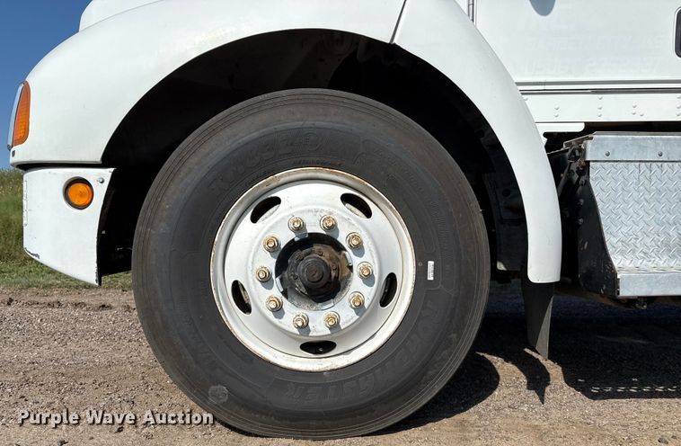 image for item EP0534 2003 Kenworth T300 digger derrick truck