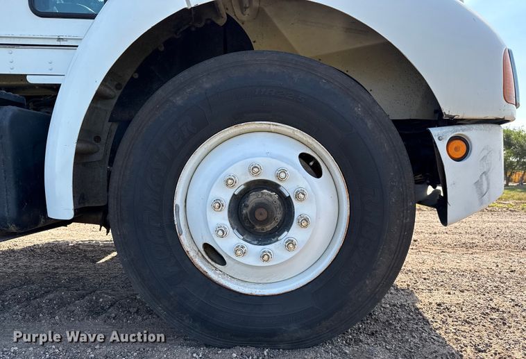 image for item EP0534 2003 Kenworth T300 digger derrick truck