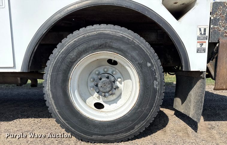 image for item EP0534 2003 Kenworth T300 digger derrick truck