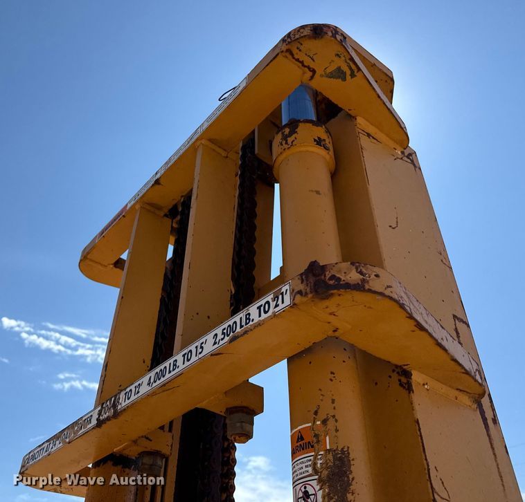 image for item EP0540 1997 Case 585E forklift